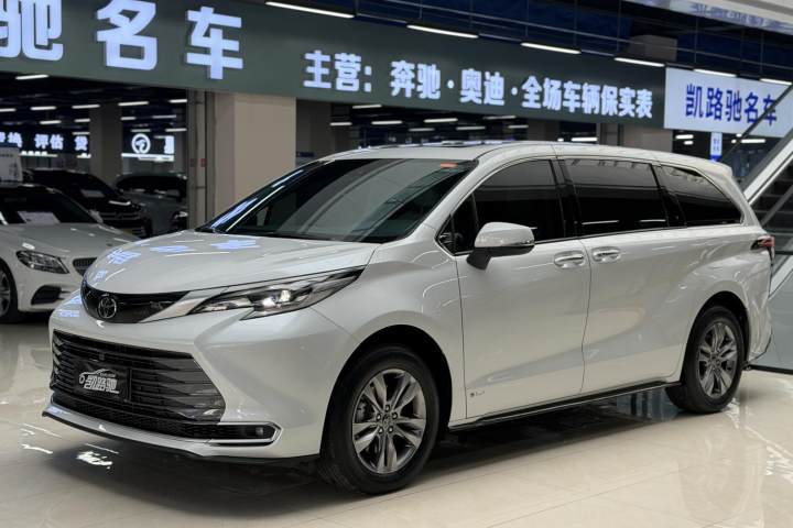 丰田 赛那SIENNA 2024款 2.5L混动 四驱尊贵版