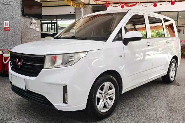 五菱汽车 五菱宏光PLUS 1.5L 手动舒适型 7座