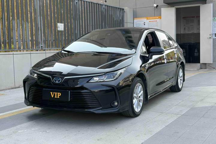 丰田 卡罗拉 双擎 1.8L E-CVT精英版