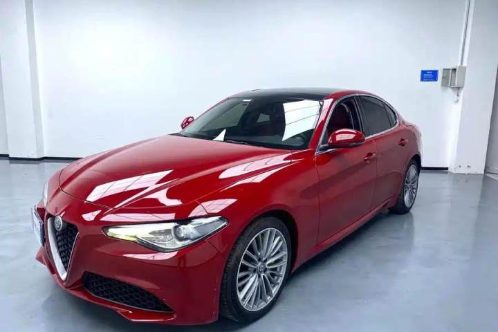 阿尔法·罗密欧 Giulia朱丽叶 2.0T 280HP 豪华版