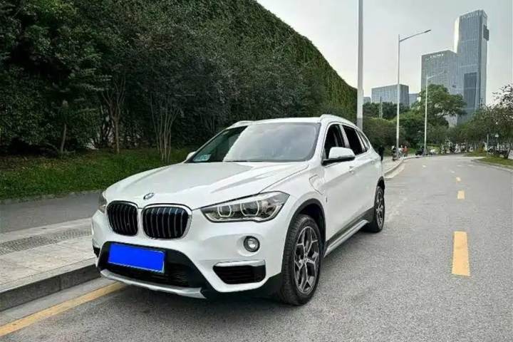 宝马 X1 xDrive25Li 豪华型