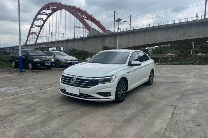 大众 速腾 200TSI DSG舒适智联版