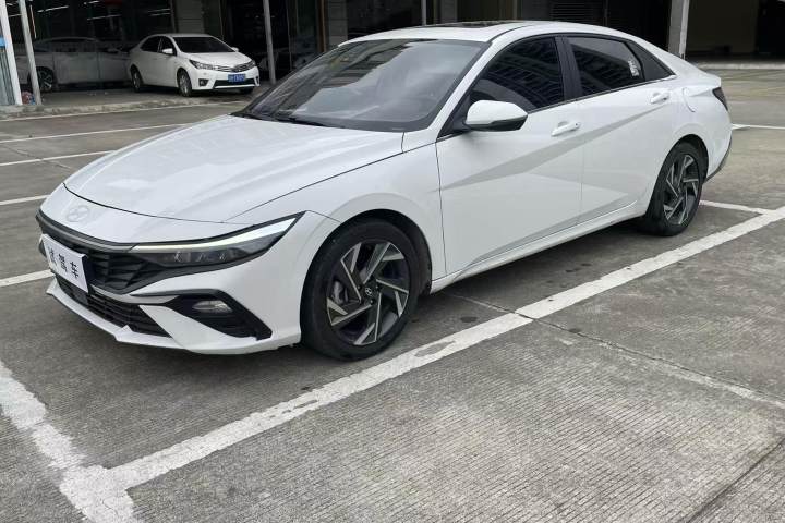 现代 伊兰特 2023款 1.5L CVT LUX尊贵版