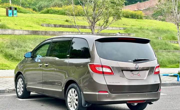 别克 GL8 2011款 3.0L XT豪华商务旗舰版