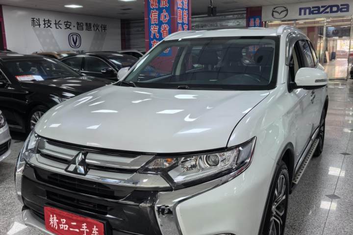 三菱 欧蓝德 2018款 2.0L 两驱荣耀版 5座