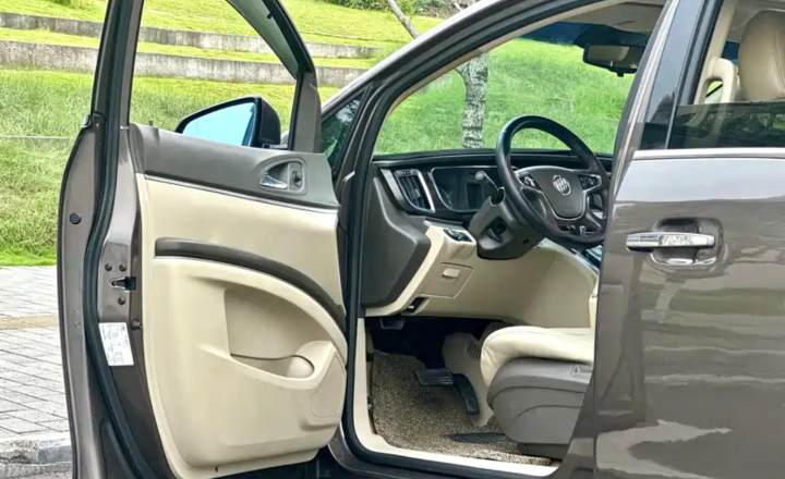 别克 GL8 2011款 3.0L XT豪华商务旗舰版