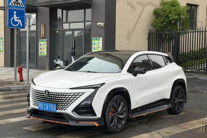 长安 UNI-T 1.5T 运动版 尊贵型