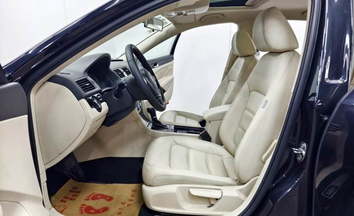 大众 帕萨特 2013款 1.8TSI DSG尊荣版