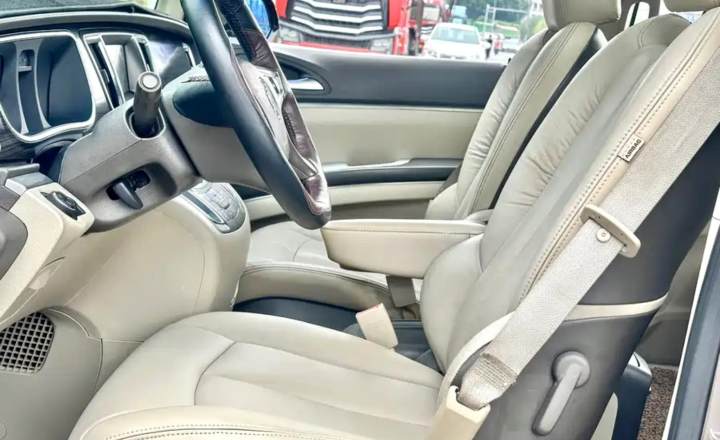 别克 GL8 2011款 3.0L XT豪华商务旗舰版