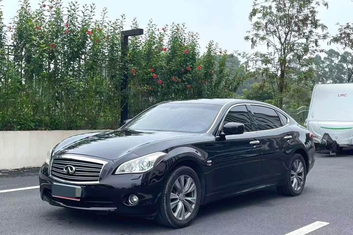 英菲尼迪 Q70 Q70L 2.5L 雅致版