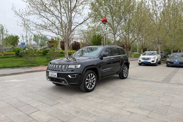 Jeep 大切诺基(进口) 3.6L 豪华导航版