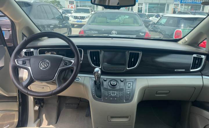 别克 GL8 2013款 3.0L XT豪华商务旗舰版