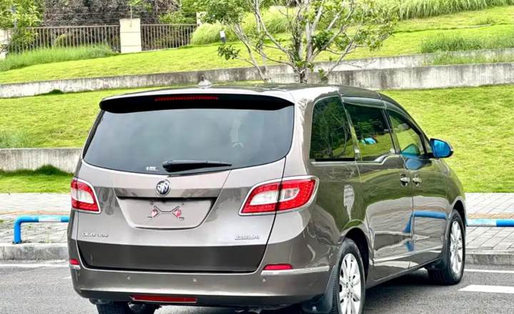 别克 GL8 2011款 3.0L XT豪华商务旗舰版