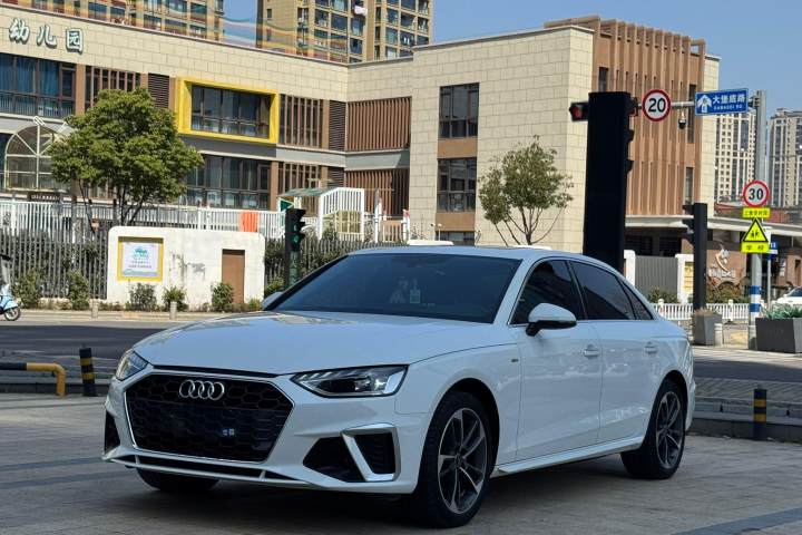 奥迪 A4L 40 TFSI 时尚动感型