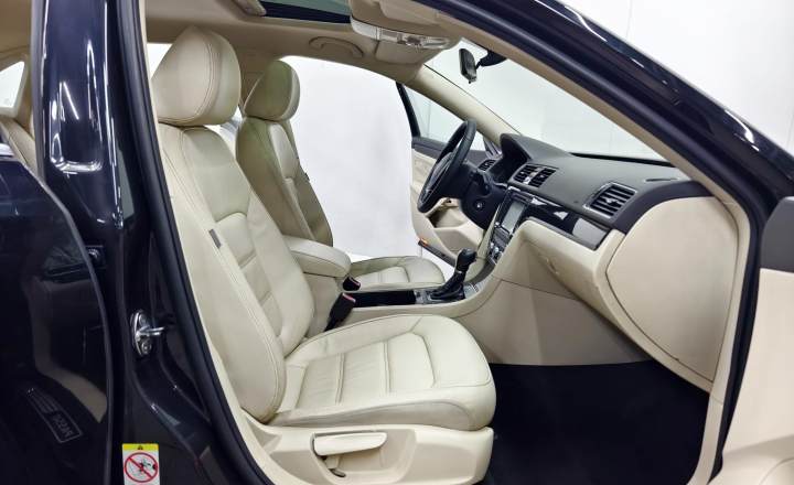 大众 帕萨特 2013款 1.8TSI DSG尊荣版