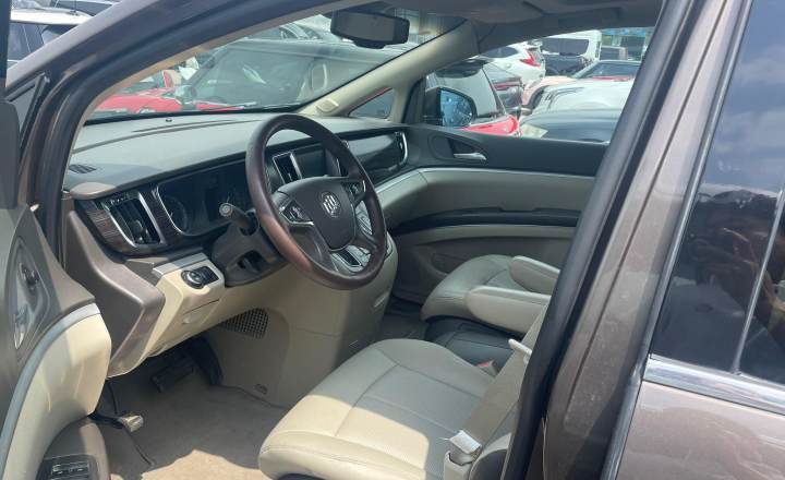 别克 GL8 2013款 3.0L XT豪华商务旗舰版