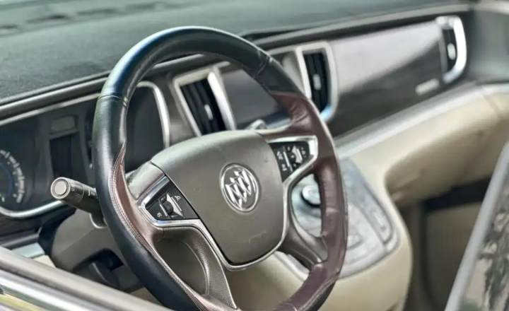 别克 GL8 2011款 3.0L XT豪华商务旗舰版
