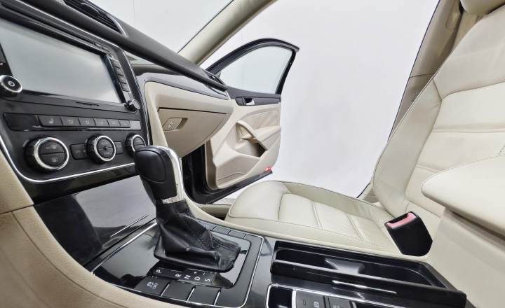 大众 帕萨特 2013款 1.8TSI DSG尊荣版