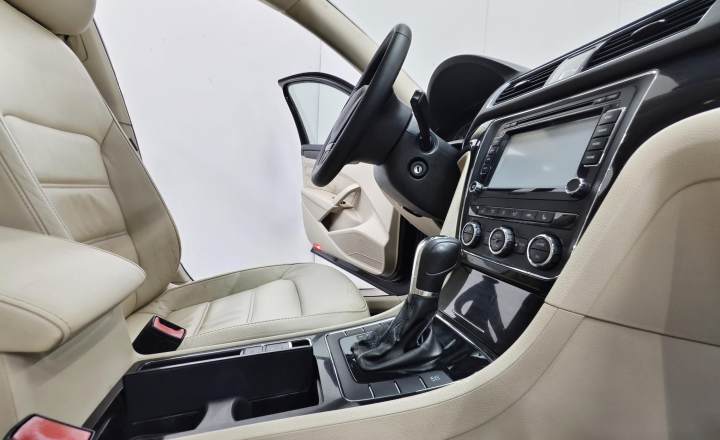 大众 帕萨特 2013款 1.8TSI DSG尊荣版