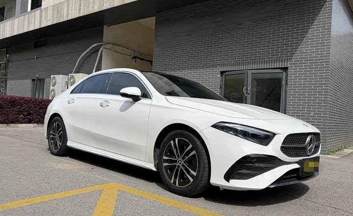 奔驰 A级 2024款 A 200 L 动感型