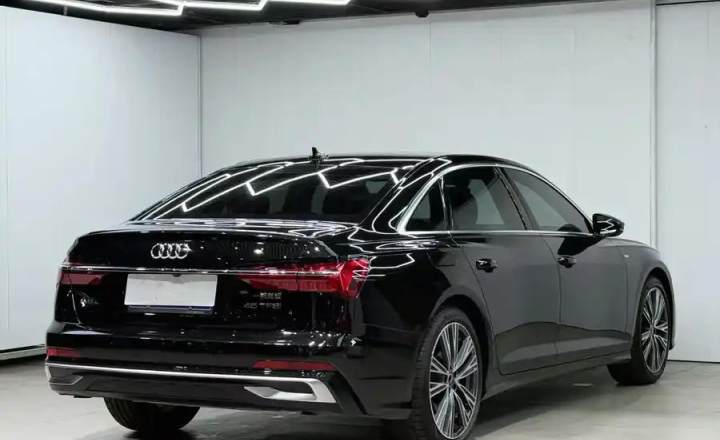 奥迪 A6L 2024款 45 TFSI 臻选动感型