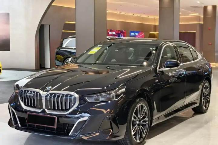 宝马 5系 2025款 530Li 领先型 M运动套装