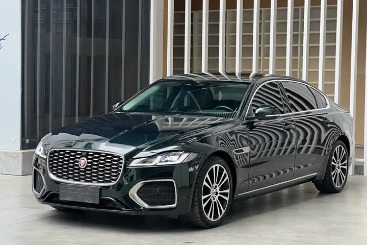 捷豹 XFL 2023款 XFL 2.0T P250 两驱尊享豪华版