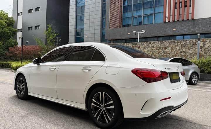 奔驰 A级 2024款 A 200 L 动感型