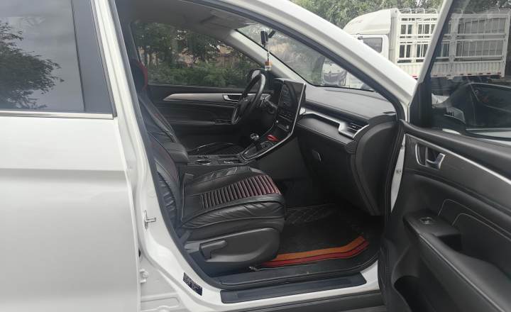 哈弗 M6 2023款 PLUS 1.5T DCT精英智联型