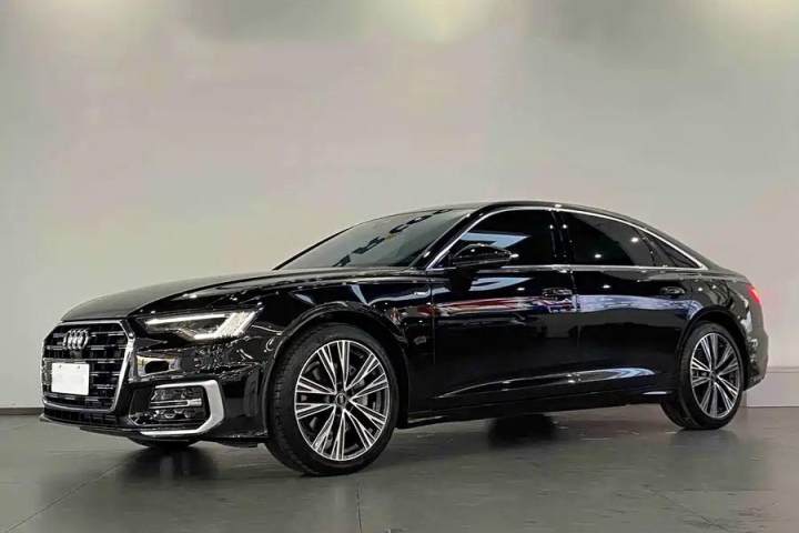 奥迪 A6L 改款 45 TFSI quattro 臻选动感型
