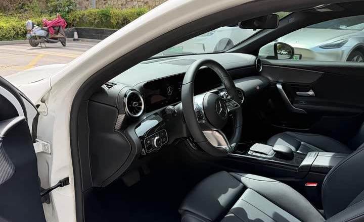 奔驰 A级 2024款 A 200 L 动感型