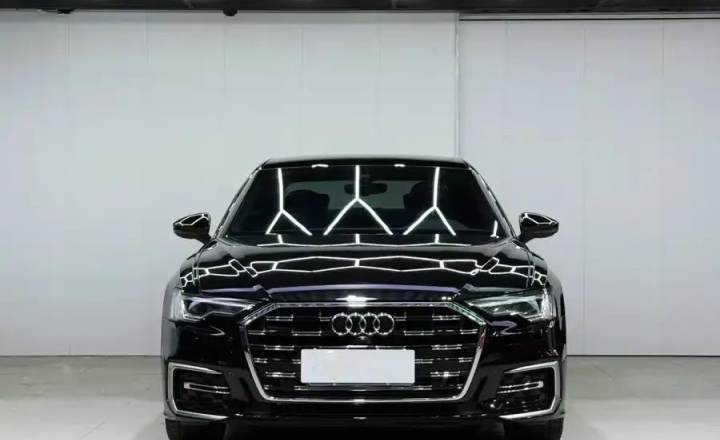 奥迪 A6L 2024款 45 TFSI 臻选动感型