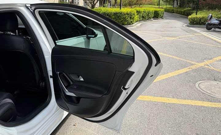 奔驰 A级 2024款 A 200 L 动感型