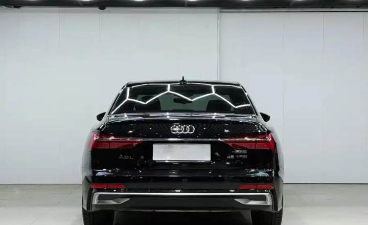 奥迪 A6L 2024款 45 TFSI 臻选动感型