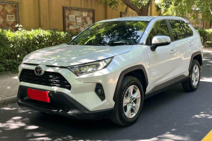 丰田 RAV4荣放 2.0L CVT两驱风尚版