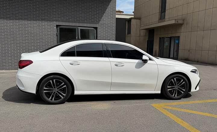 奔驰 A级 2024款 A 200 L 动感型