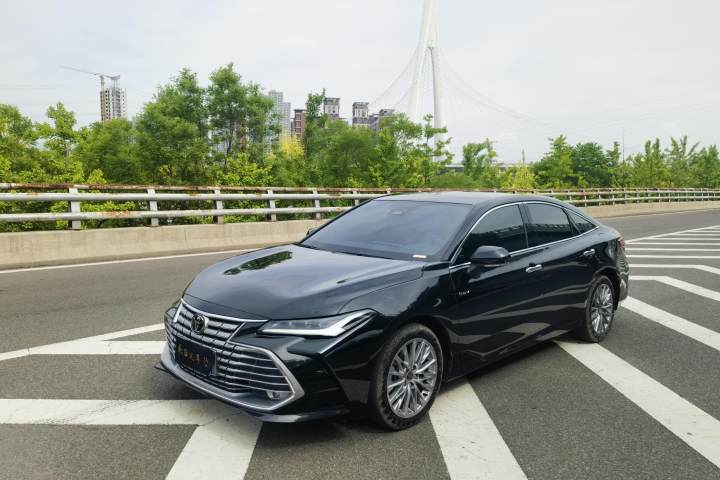 丰田 亚洲龙 双擎 2.0L 豪华版