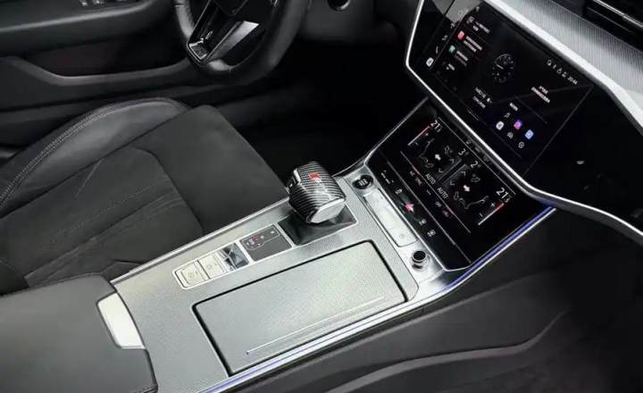 奥迪 A6L 2024款 45 TFSI 臻选动感型