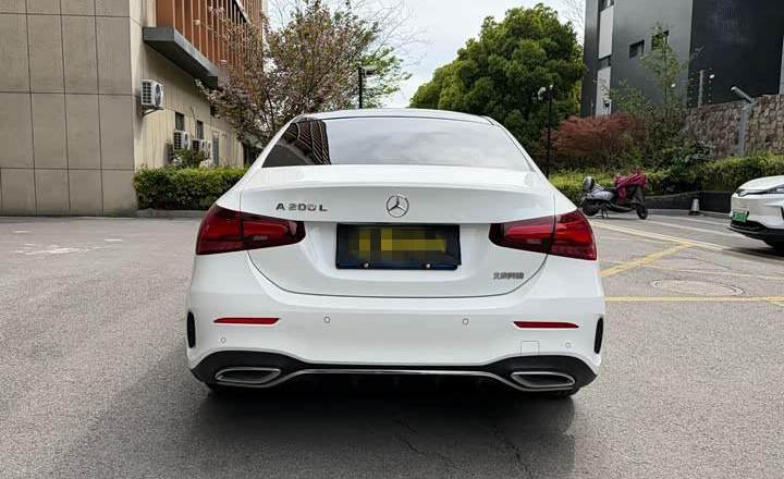 奔驰 A级 2024款 A 200 L 动感型
