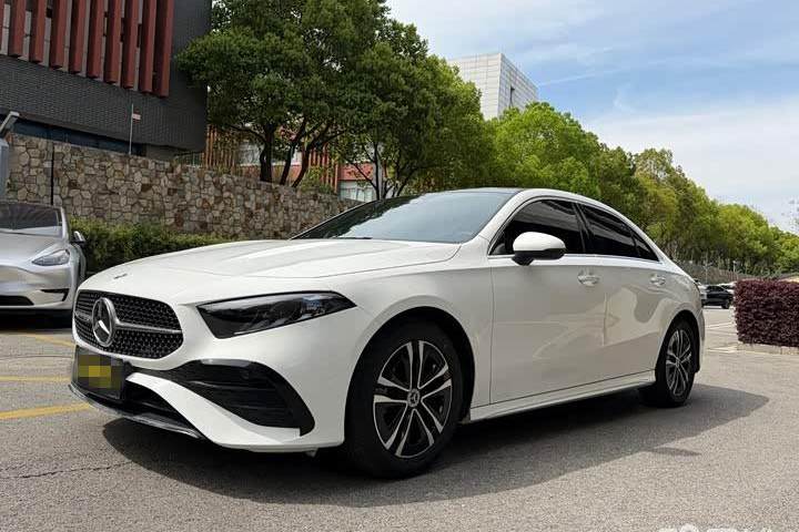 奔驰 A级 2024款 A 200 L 动感型