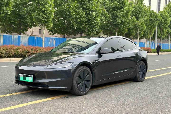 特斯拉 Model 3 长续航全轮驱动版