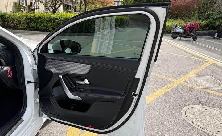 奔驰 A级 2024款 A 200 L 动感型