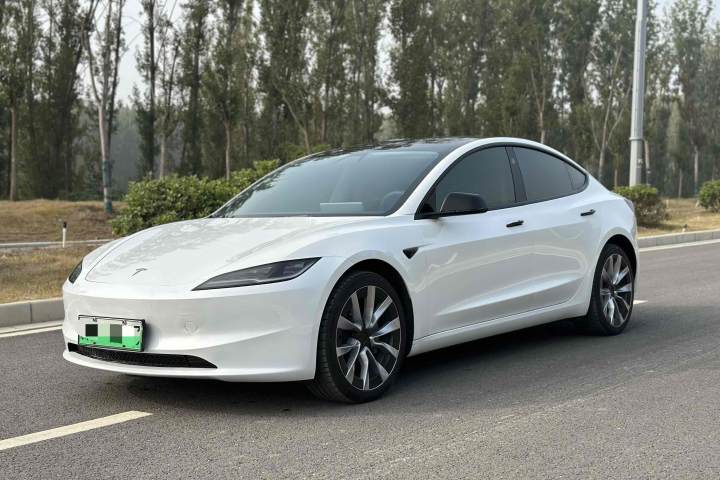 特斯拉 Model 3 长续航全轮驱动版