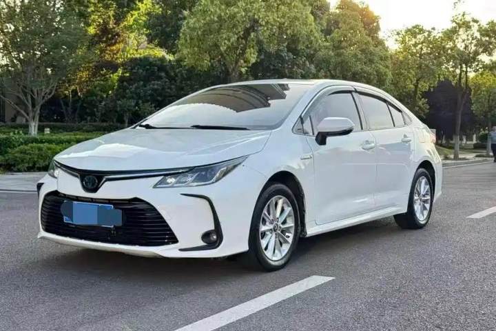 丰田 卡罗拉 双擎 1.8L E-CVT精英版