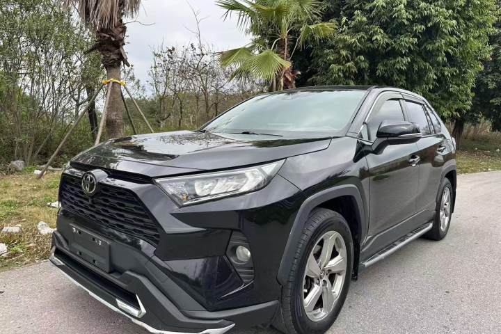 丰田 RAV4荣放 2.0L CVT两驱风尚版