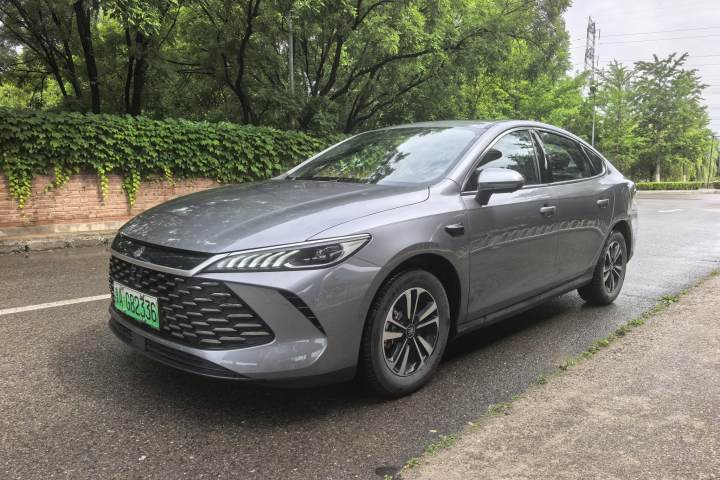 比亚迪 秦PLUS 2025款 DMi 智驾版 55KM超越型