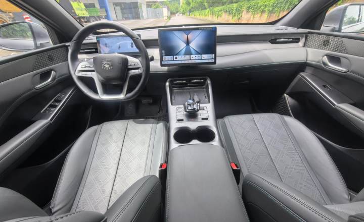 比亚迪 秦PLUS 2025款 DMi 智驾版 55KM超越型