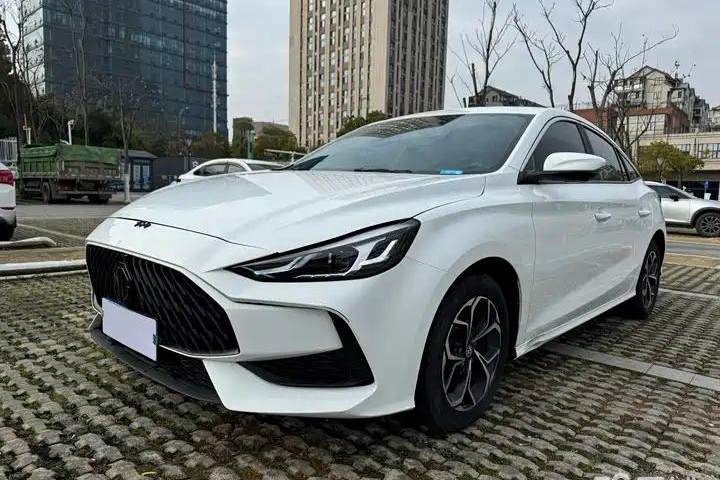 名爵 MG5 2022款 180DVVT CVT青春风尚版
