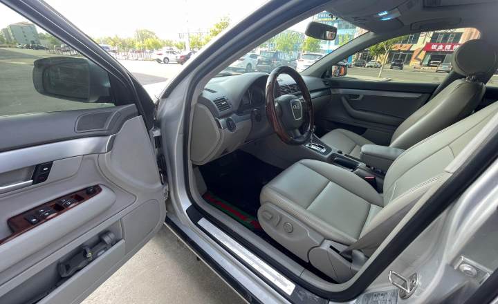奥迪 A4 2006款 1.8T 豪华型