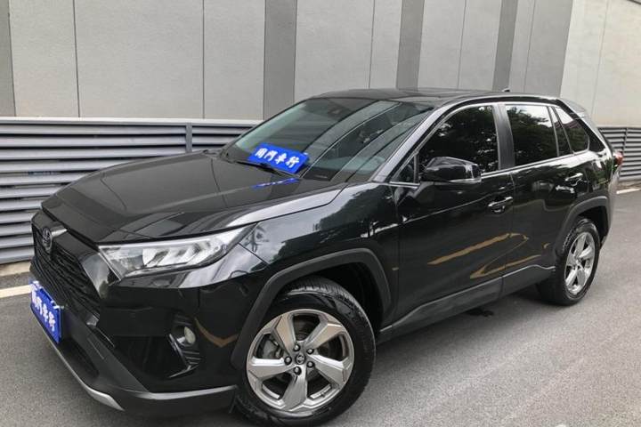 丰田 RAV4荣放 2.0L CVT两驱风尚Plus版